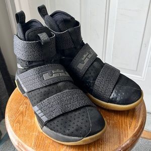 Lebron Soldier 10, Black Gum Colorway, Men’s size 8